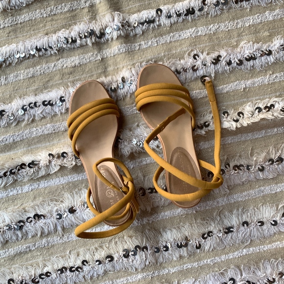 chinese laundry yellow heels